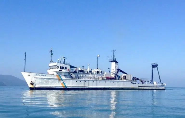 Navio de pesquisa oceanográfica Alpha Crucis, do Instituto Oceanográfico da USP